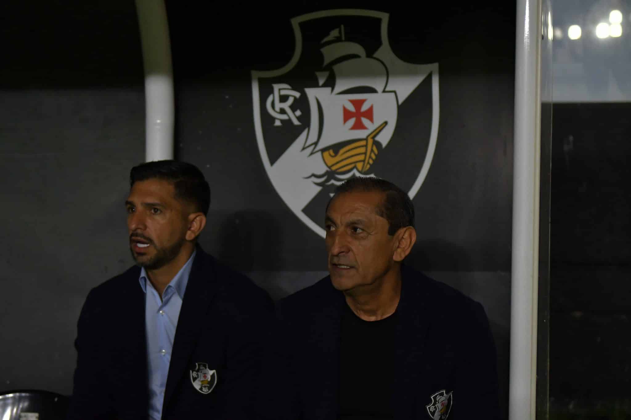 &lsquo;&Eacute; outro Vasco&rsquo;:  Emiliano D&iacute;az tenta esquecer problemas e focar no Brasileiro