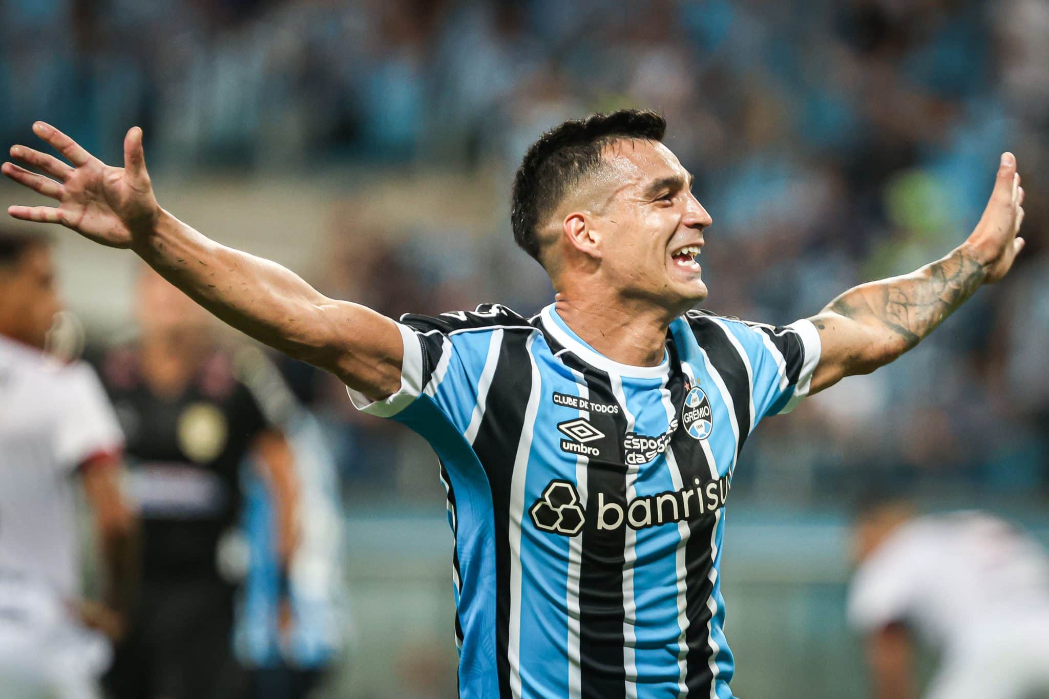 Cristaldo foi o grande nome da vit&oacute;ria do Gr&ecirc;mio sobre o Brasil e provou por que Renato n&atilde;o pode prescindir dele