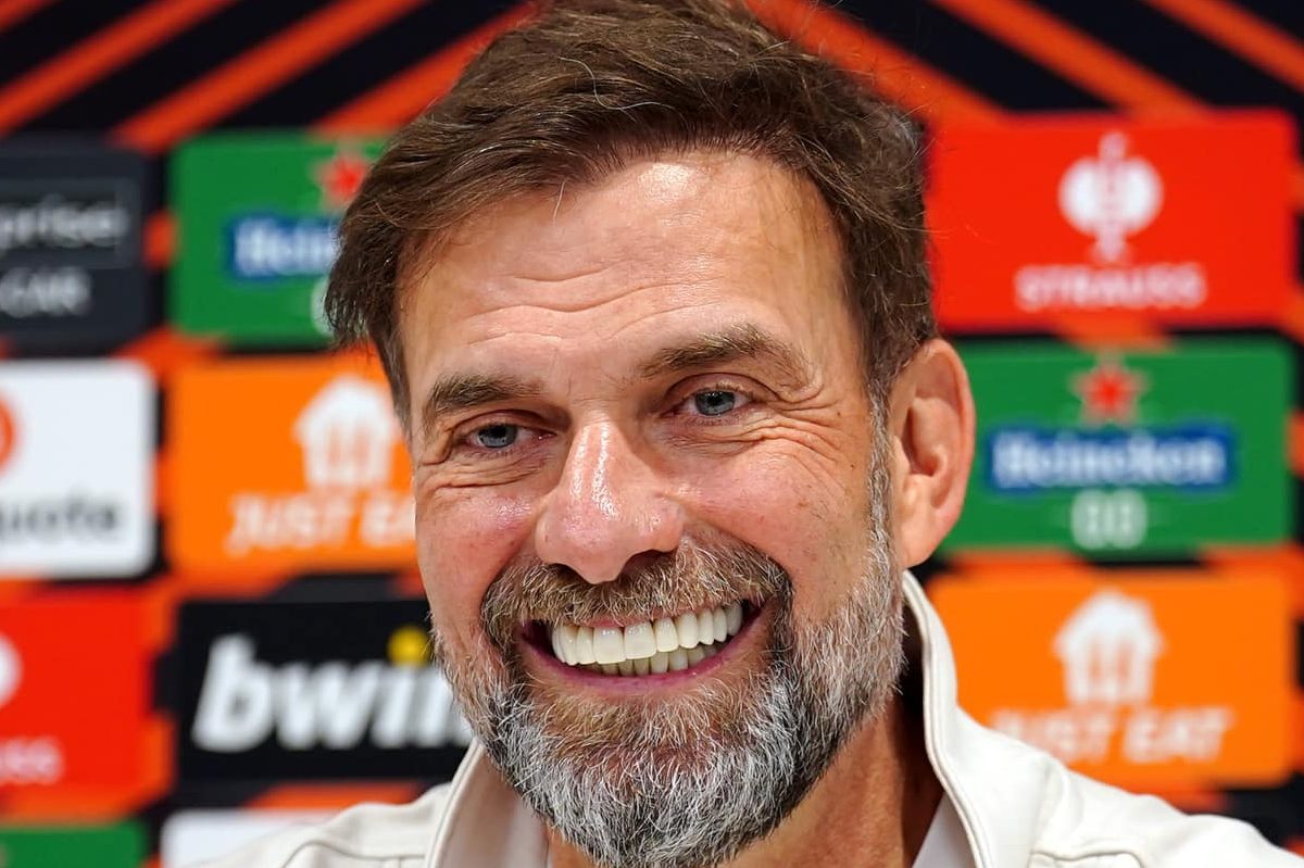 Vai voltar atr&aacute;s? Retorno de dirigente ao Liverpool acende rumor sobre Klopp ficando