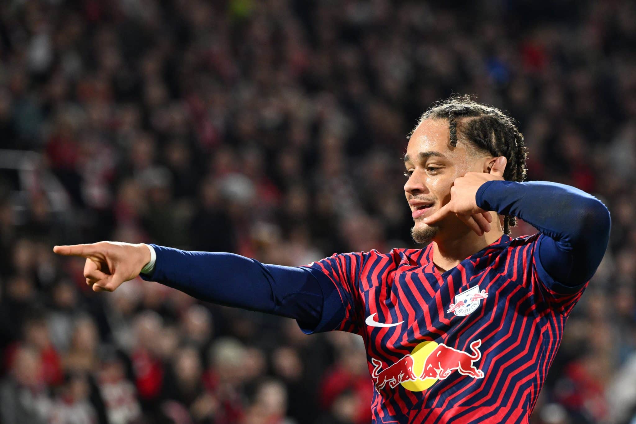 &lsquo;Al&ocirc;, PSG&rsquo;: Simons brilha em goleada do RB Leipzig pela Bundesliga e mostra motivos para voltar &agrave; Fran&ccedil;a