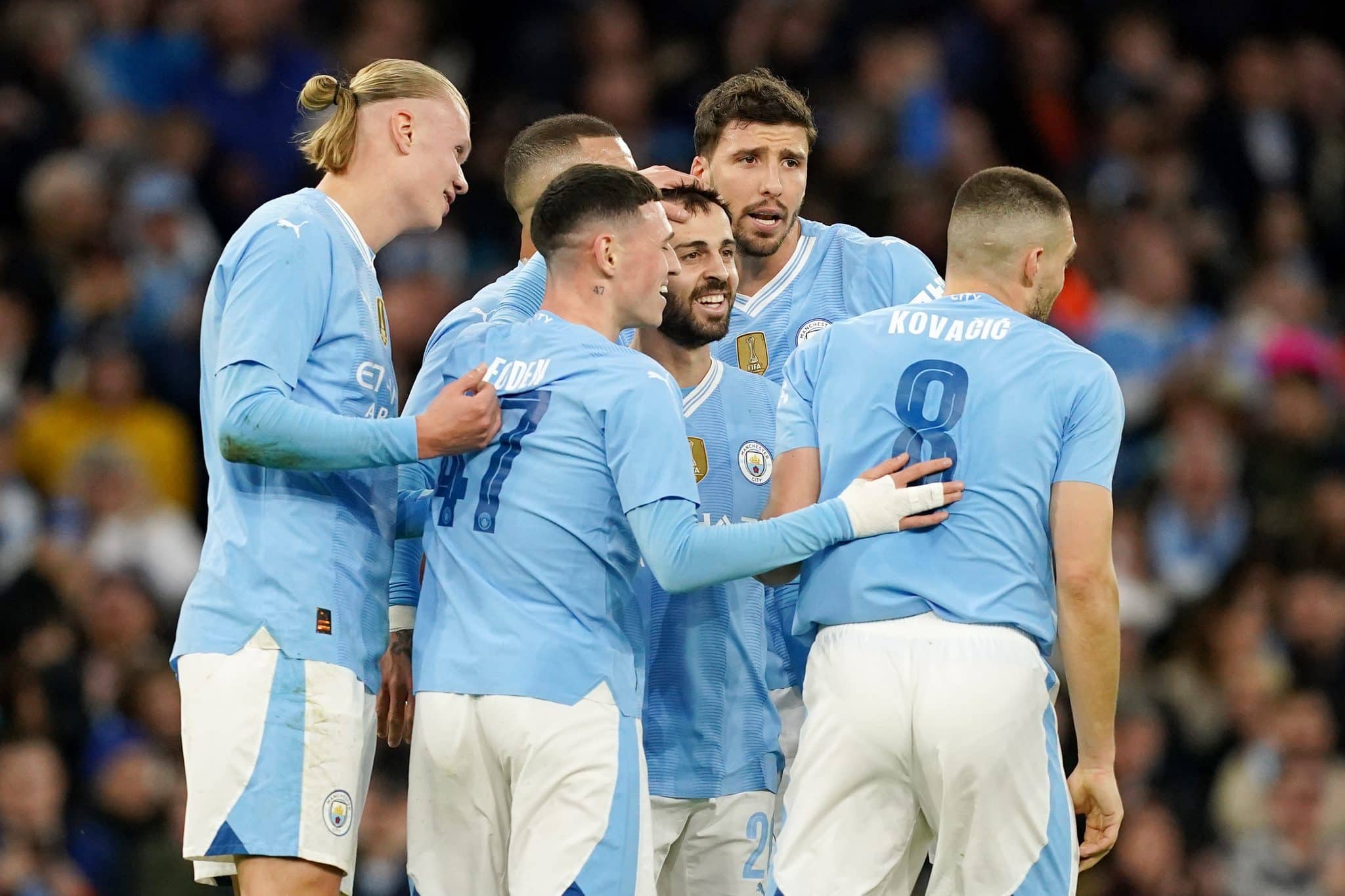 A sorte sorriu para Bernardo Silva: vaga do City nas semis da Copa da Inglaterra veio com gols desviados