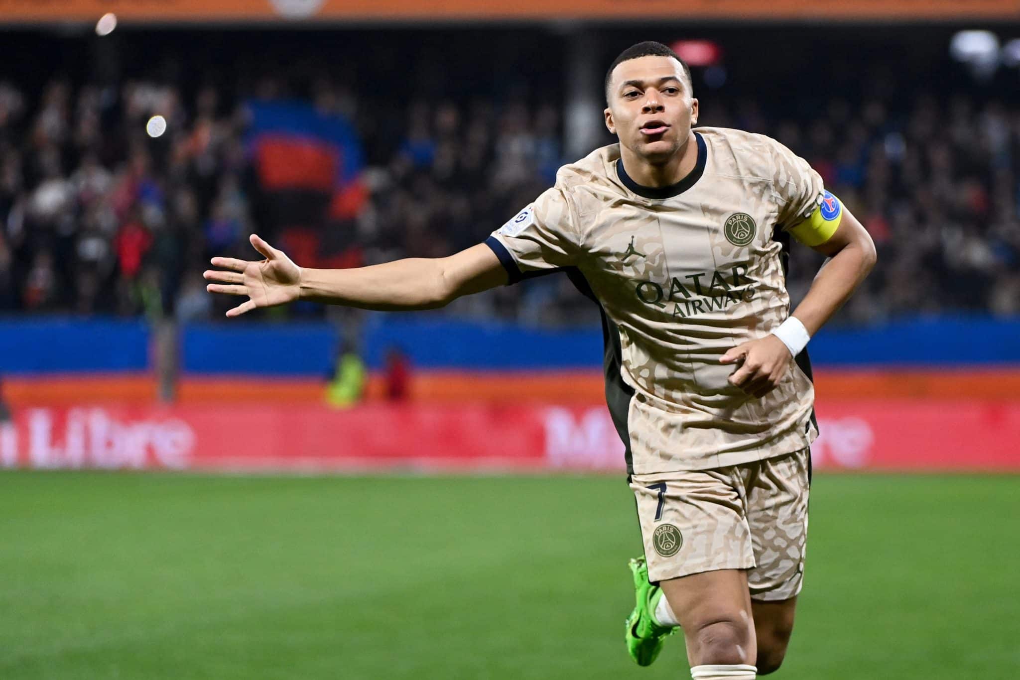 Filme repetido: Mbapp&eacute; tira gola&ccedil;o da cartola, anota tr&ecirc;s e resolve problemas do PSG diante do Montpellier