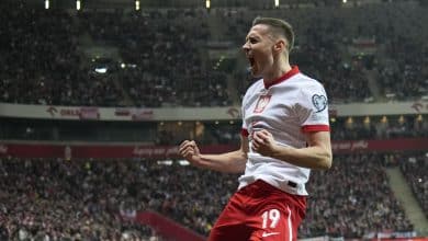 Pol&ocirc;nia goleia e disputar&aacute; vaga para grupo da morte da Eurocopa