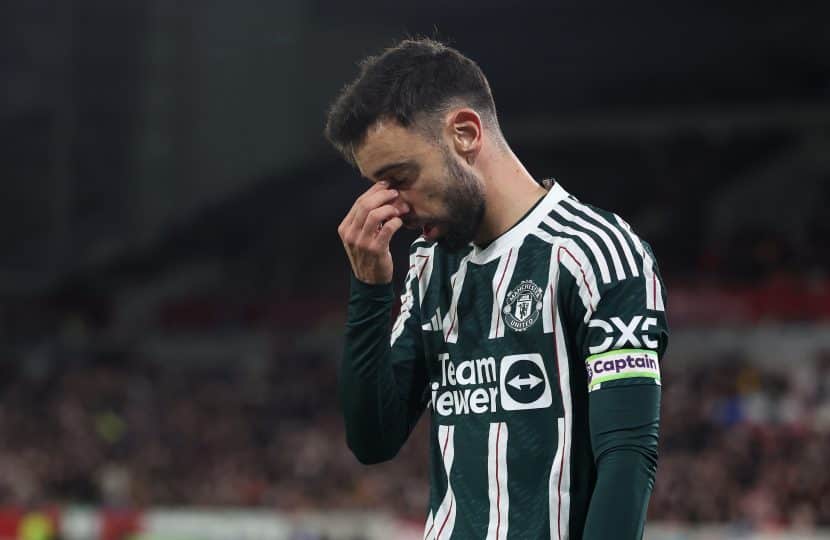Manchester United sai no lucro com empate diante do Brentford após levar 4 bolas na trave