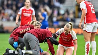 Cenas fortes: zagueira do Arsenal desmaia durante final da Copa da Inglaterra feminina
