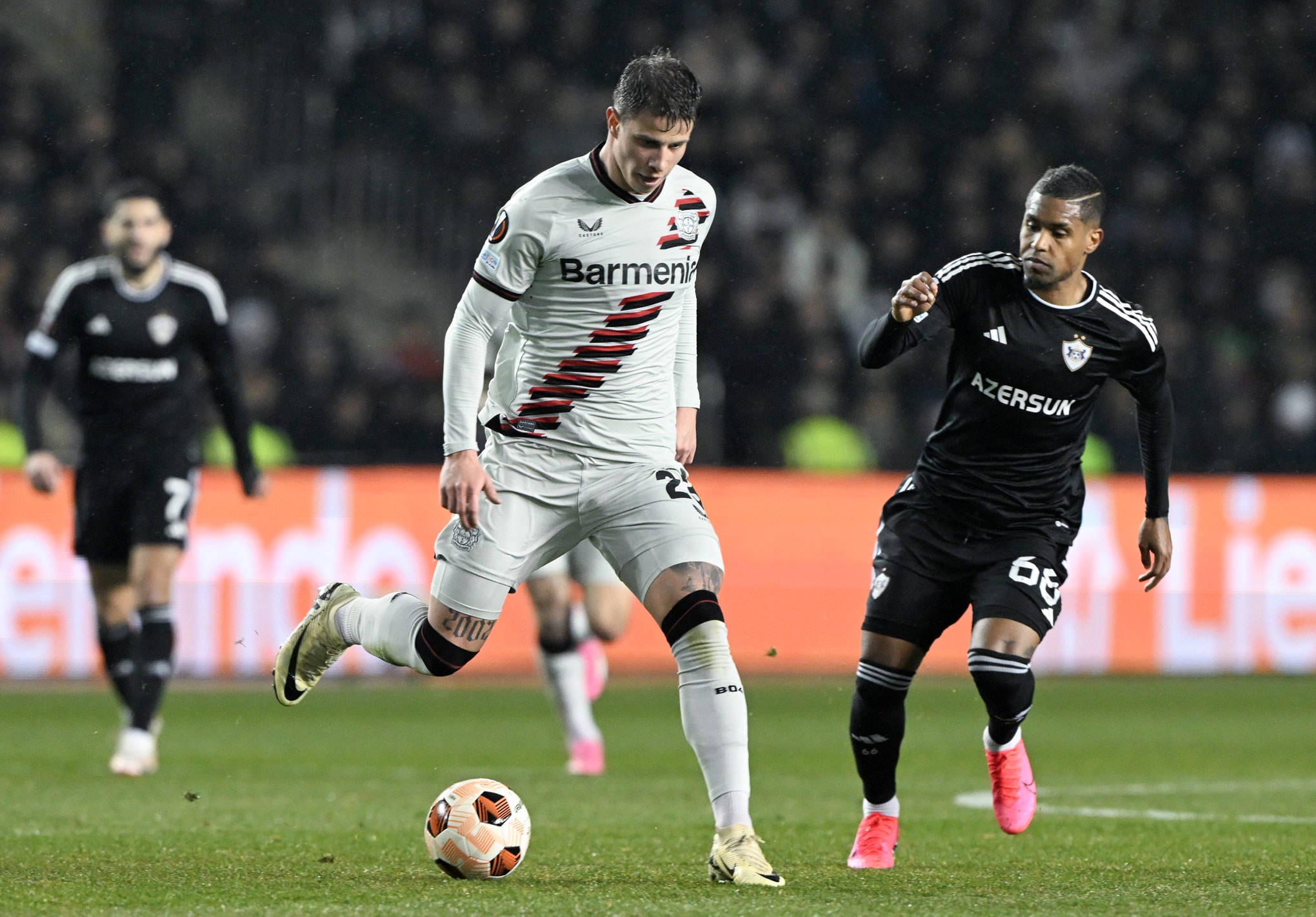 Foi na bacia das almas que o Leverkusen achou empate que o mant&eacute;m invicto na temporada
