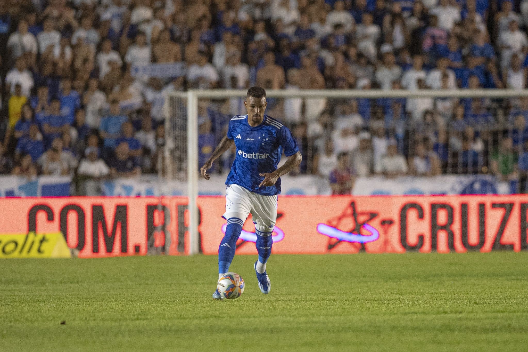 O dilema Z&eacute; Ivaldo: zagueiro consegue ser destaque e, ainda assim, passar inseguran&ccedil;a
