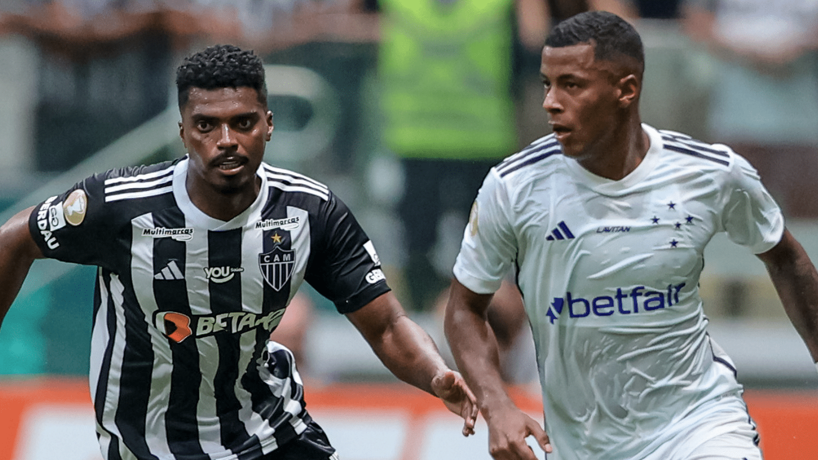 Invicto na Arena MRV: Cruzeiro acaba com festa da estreia de Milito no Atl&eacute;tico-MG com gol no fim