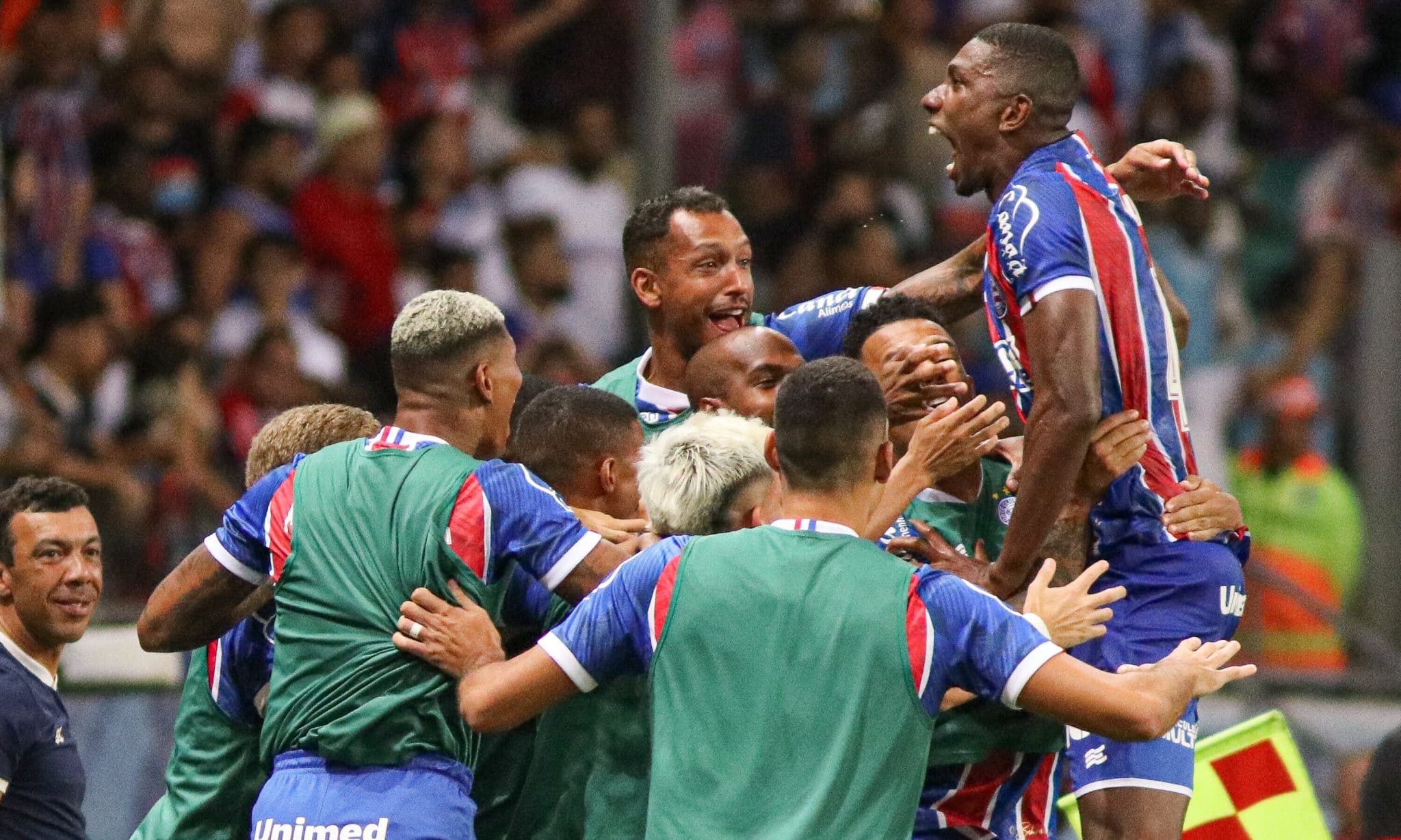 Copa do Nordeste: em noite de cl&aacute;ssicos, Bahia e Cear&aacute; castigam arquirrivais Vit&oacute;ria e Fortaleza