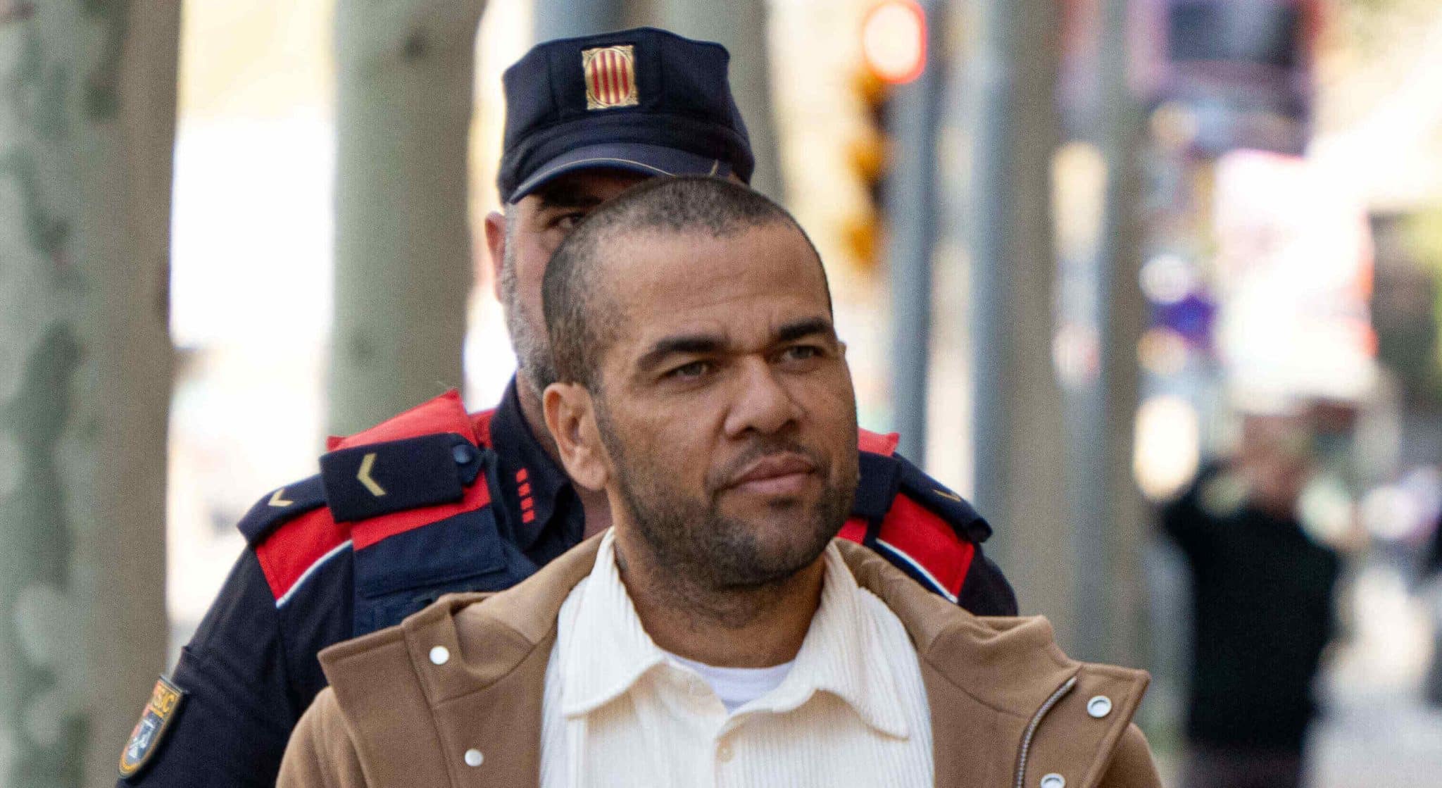 Em liberdade provis&oacute;ria, Daniel Alves deve enfrentar novo julgamento