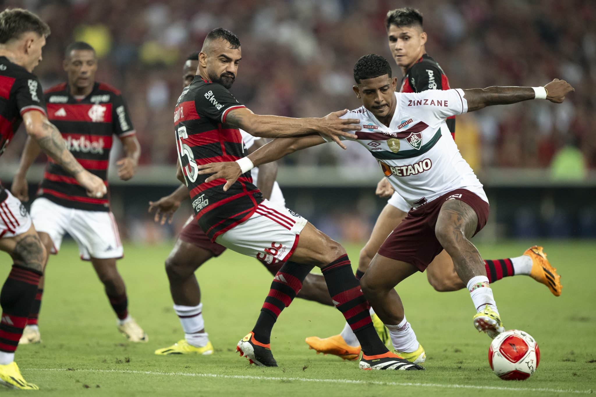 Flamengo administra vantagem, sofre pouco e elimina o Fluminense para chegar &agrave; final do Carioca