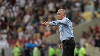 Tite reclama da arbitragem e prefere p&eacute;s no ch&atilde;o ap&oacute;s vit&oacute;ria mai&uacute;scula do Flamengo no Fla-Flu