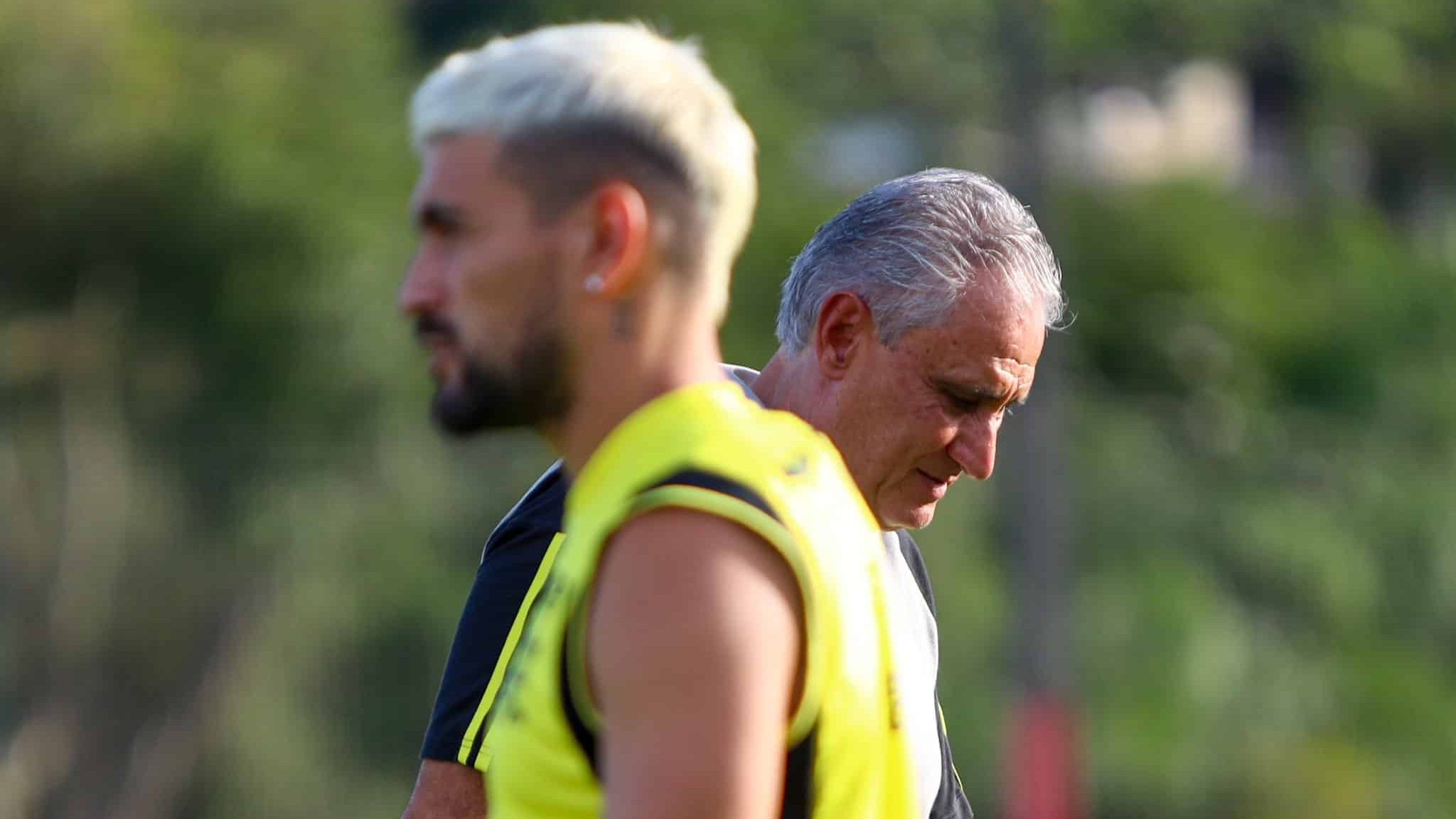 Flamengo ter&aacute; retornos de Arrascaeta e De La Cruz ap&oacute;s Data Fifa? Veja o que sabemos