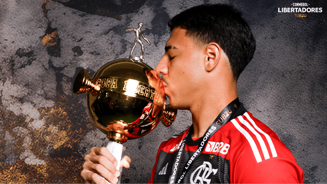 Zagueiro-artilheiro, cria do Ninho quer al&ccedil;ar voos ainda mais altos no Flamengo