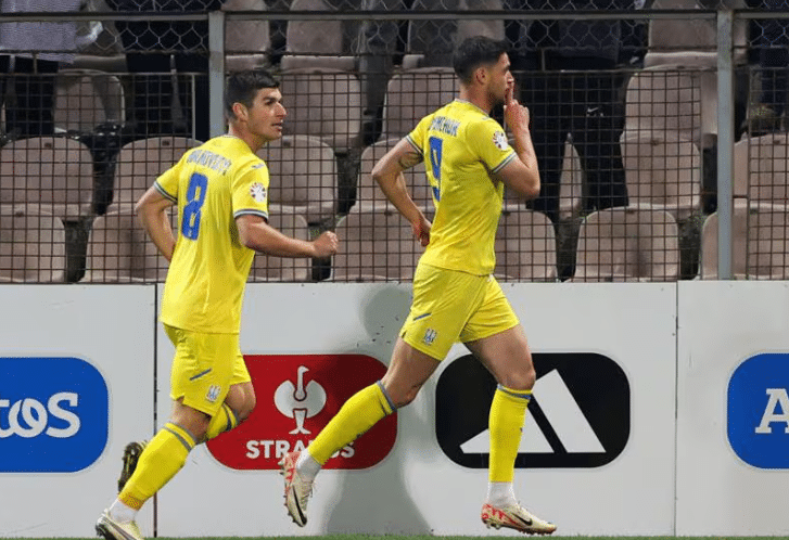 Ucr&acirc;nia vira em tr&ecirc;s minutos e elimina B&oacute;snia dos play-offs da Eurocopa