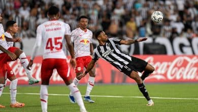 J&uacute;nior Santos brilha mais uma vez, e o Botafogo sai na frente do Bragantino por vaga nos grupos da Libertadores