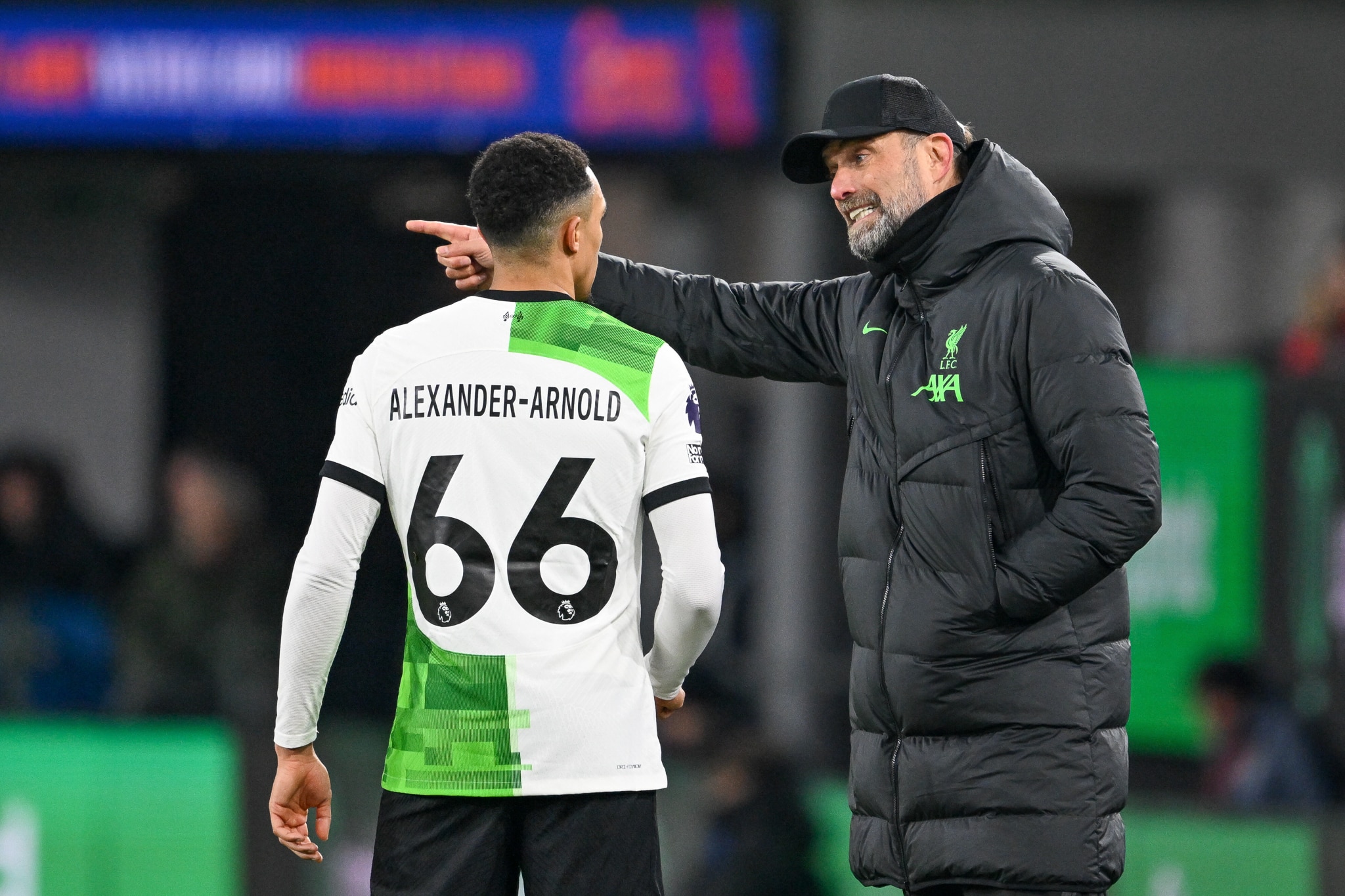 Klopp sai em defesa de Arnold na discuss&atilde;o que envolve Haaland e Guardiola