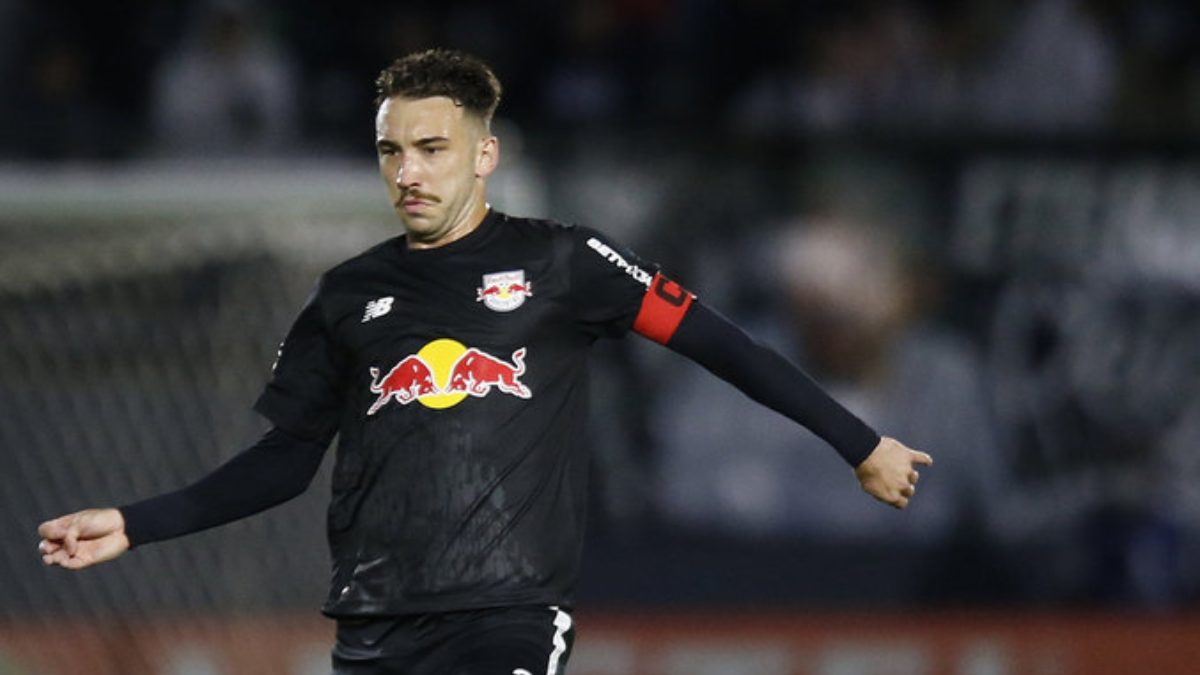 Flamengo e Bragantino encaminham acordo por L&eacute;o Ortiz, mas acerto depende de &uacute;ltimo sinal verde