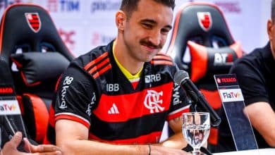 &lsquo;Maior do Brasil&rsquo;: L&eacute;o Ortiz abre o cora&ccedil;&atilde;o em apresenta&ccedil;&atilde;o e se declara ao Flamengo