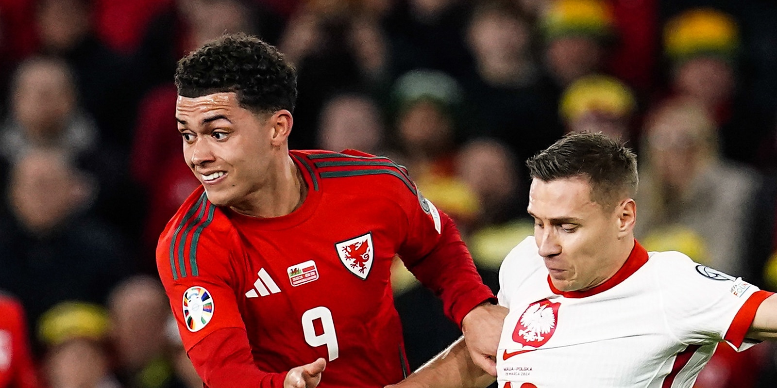 Szczesny vira her&oacute;i nos p&ecirc;naltis e coloca Pol&ocirc;nia na Eurocopa ao eliminar Gales