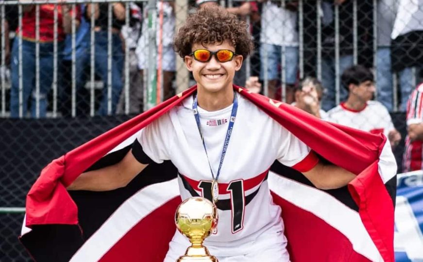 São Paulo renova contrato de joia no radar do Barcelona e se protege com multa de R$ 387 milhões