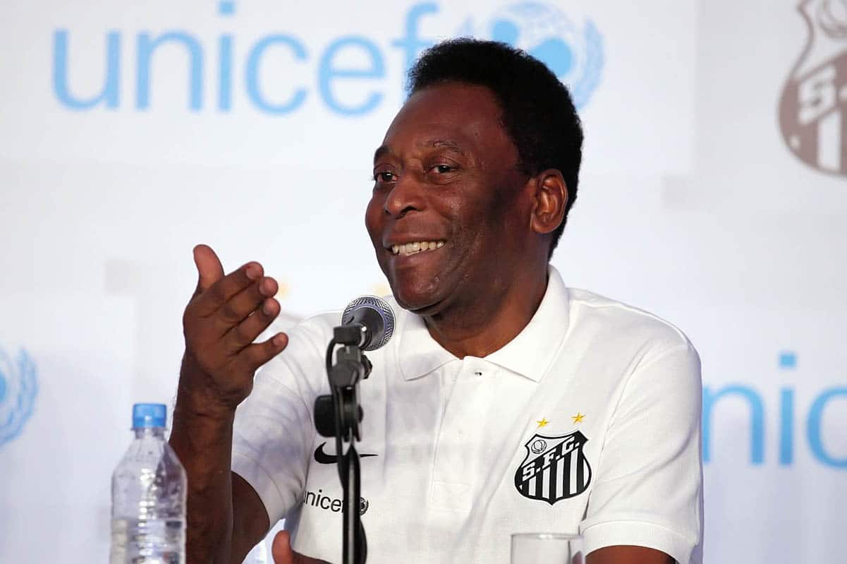 Pel&eacute;, lenda do Santos 