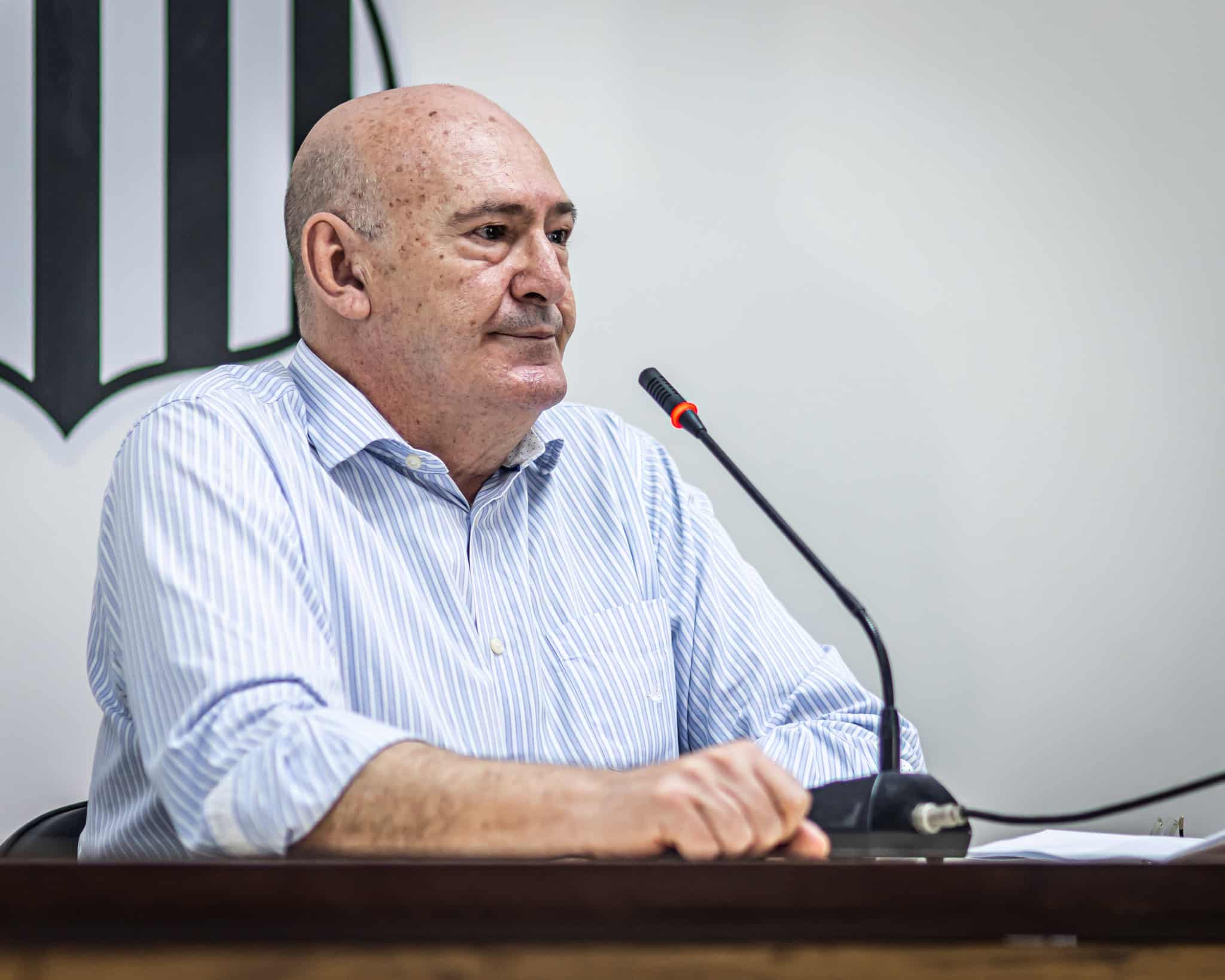 Conselheiros analisam as contas do Santos e cen&aacute;rio n&atilde;o &eacute; bom para Rueda