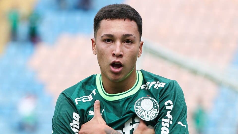 Manchester United sonda cria da Academia do Palmeiras