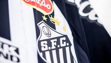 Quanto o Santos recebe por ano com os seis patroc&iacute;nios no uniforme?