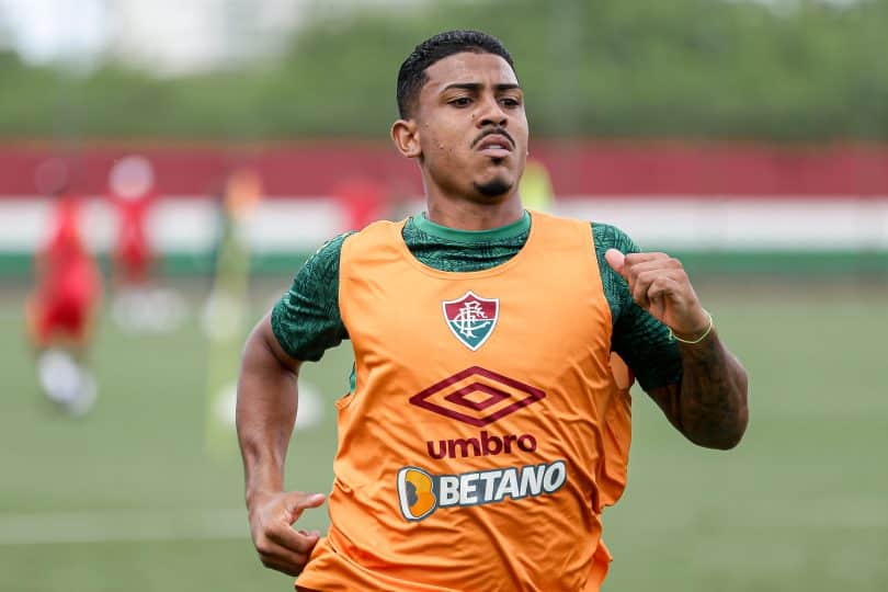 John Kennedy segue afastado no Fluminense por novo caso de indisciplina