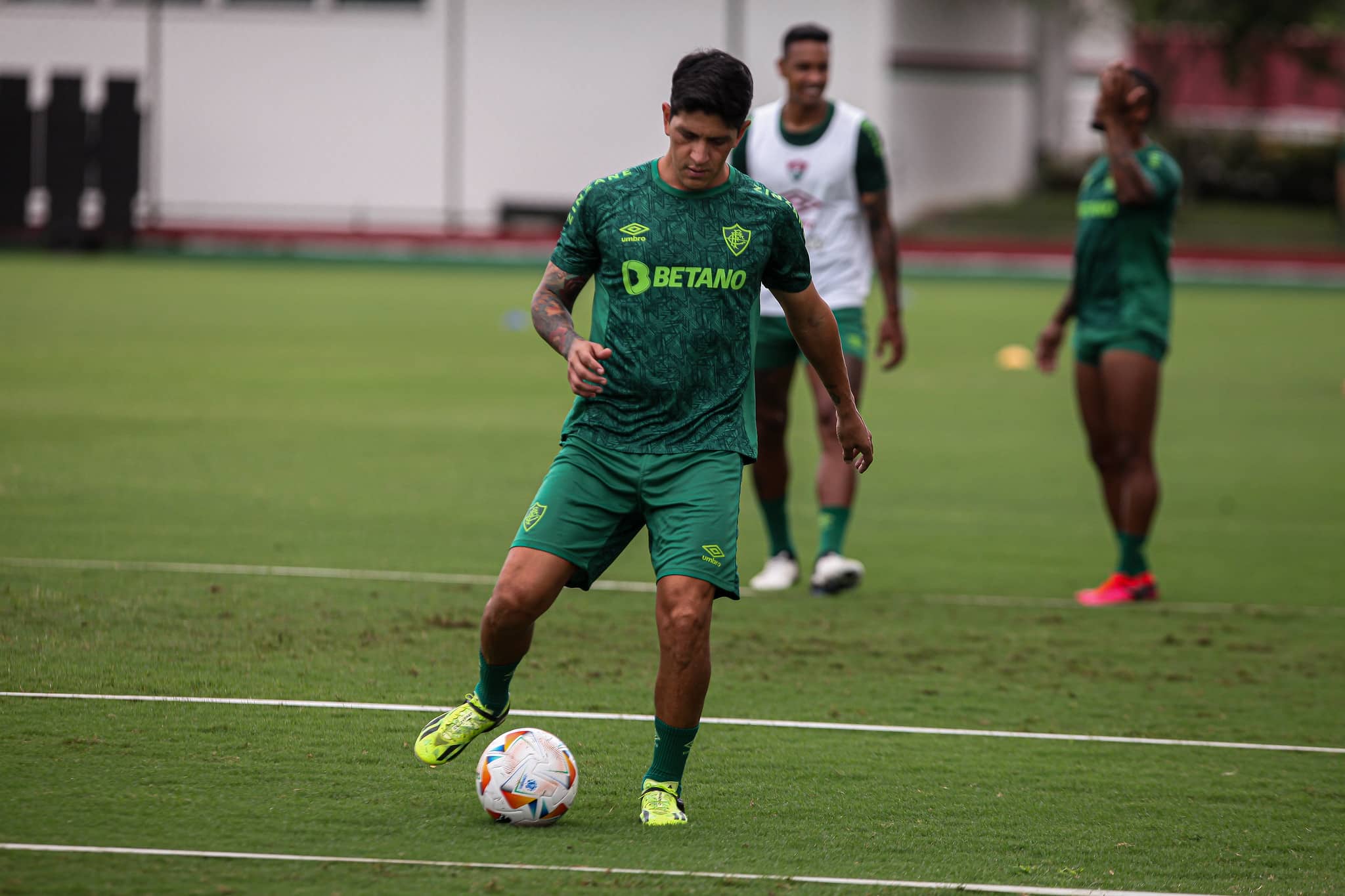 Cano j&aacute; voltou a treinar normalmente e deve voltar ao Fluminense contra o Colo-Colo pela Libertadores - Foto: LUCAS MER&Ccedil;ON/FLUMINENSE FC
