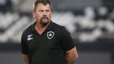 &lsquo;Tem que entregar bem&rsquo;: F&aacute;bio Matias indica passagem de bast&atilde;o no Botafogo para novo t&eacute;cnico
