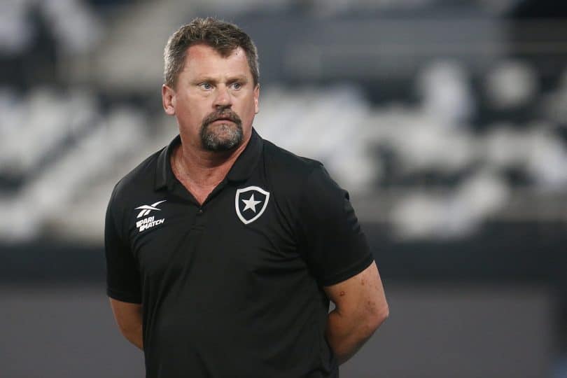 ‘Tem que entregar bem’: Fábio Matias indica passagem de bastão no Botafogo para novo técnico