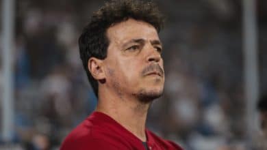 &lsquo;Erramos mais&rsquo;: Diniz v&ecirc; estreia ruim do Fluminense na Libertadores