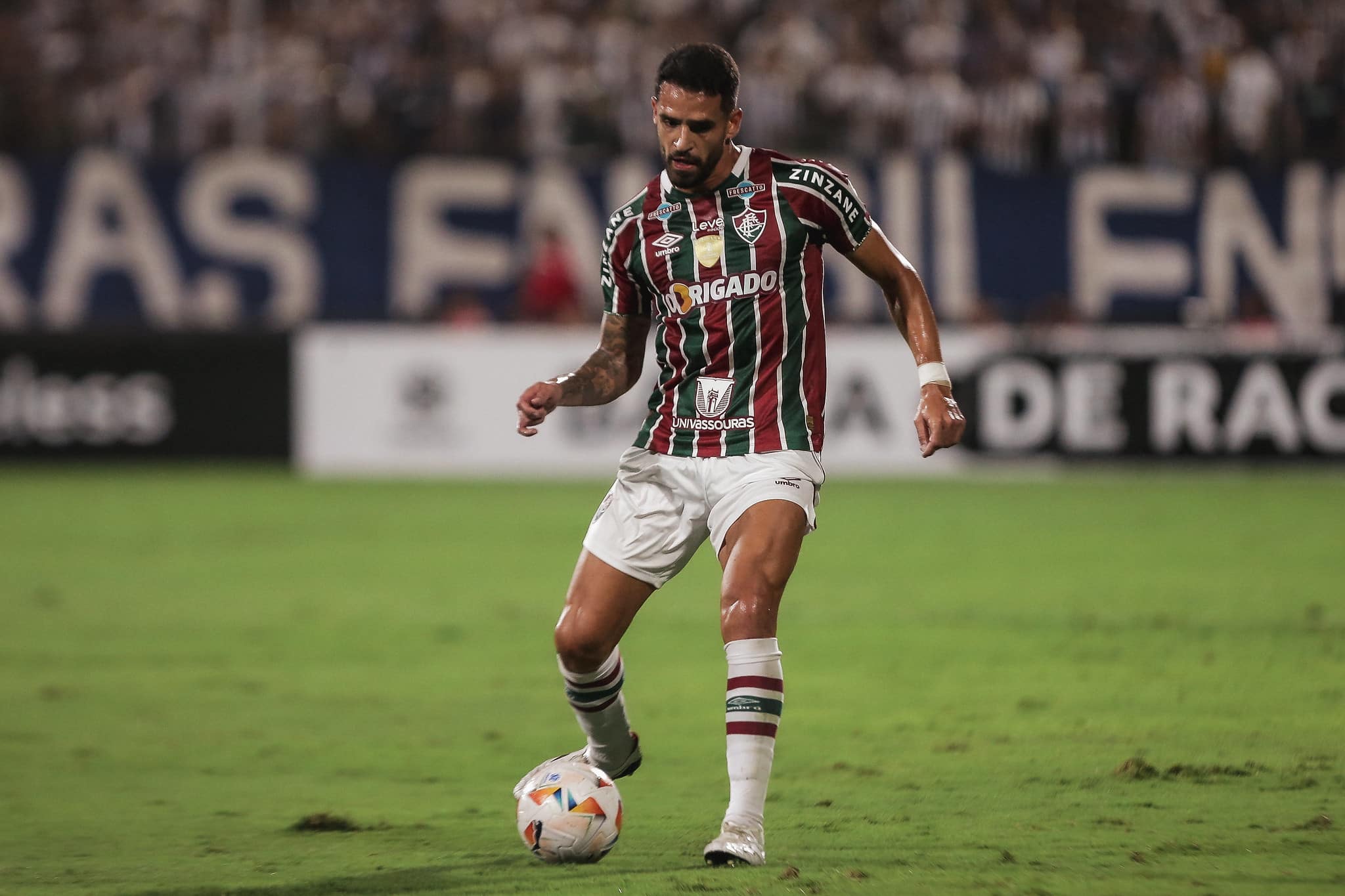 Renato Augusto volta a ser titular do Fluminense em nova fun&ccedil;&atilde;o - Foto: Lucas Mer&ccedil;on/Fluminense FC