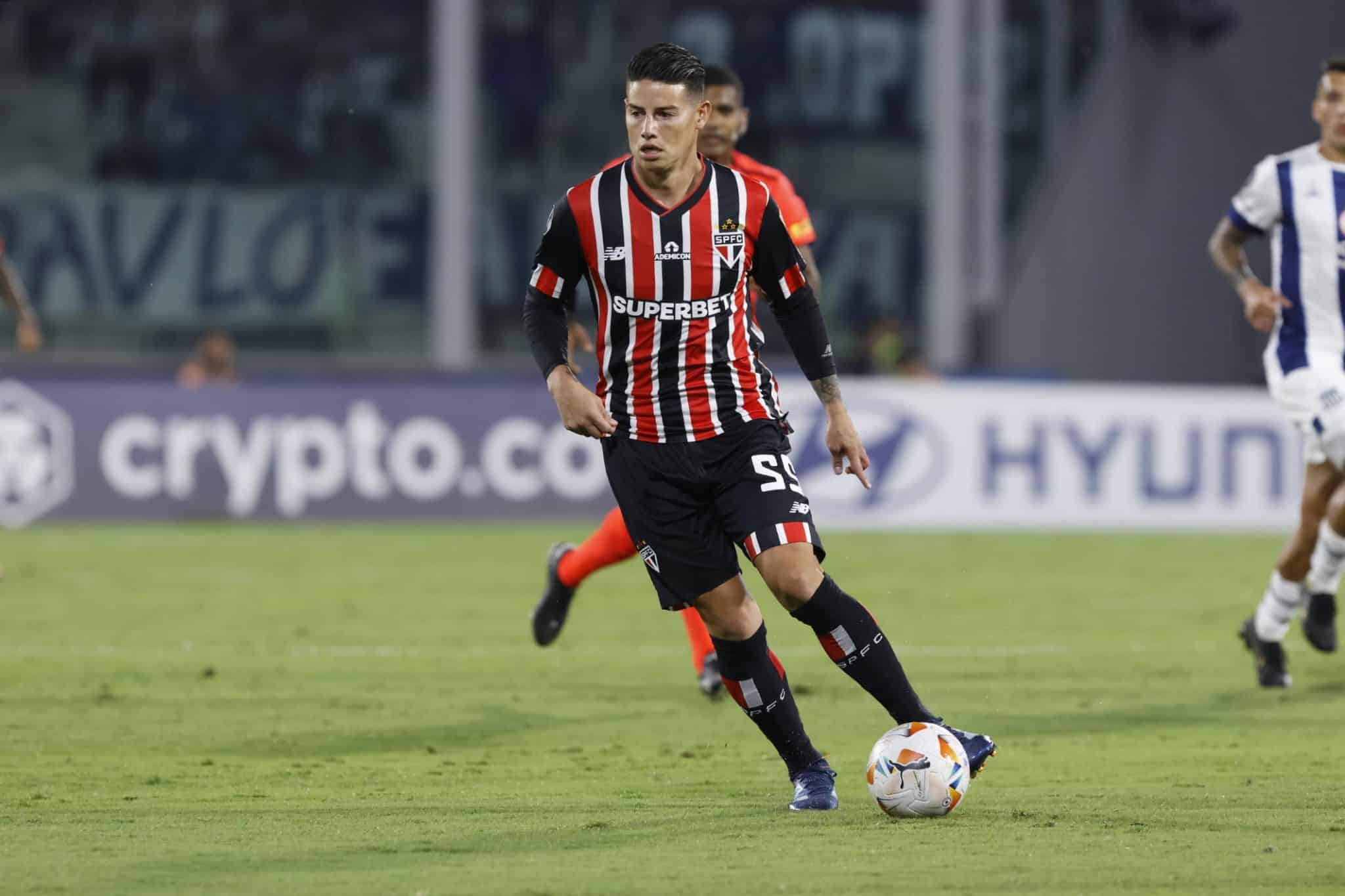 James jogou apenas cinco minutos com Zubeld&iacute;a (Foto: Rubens Chiri/saopaulofc.net)