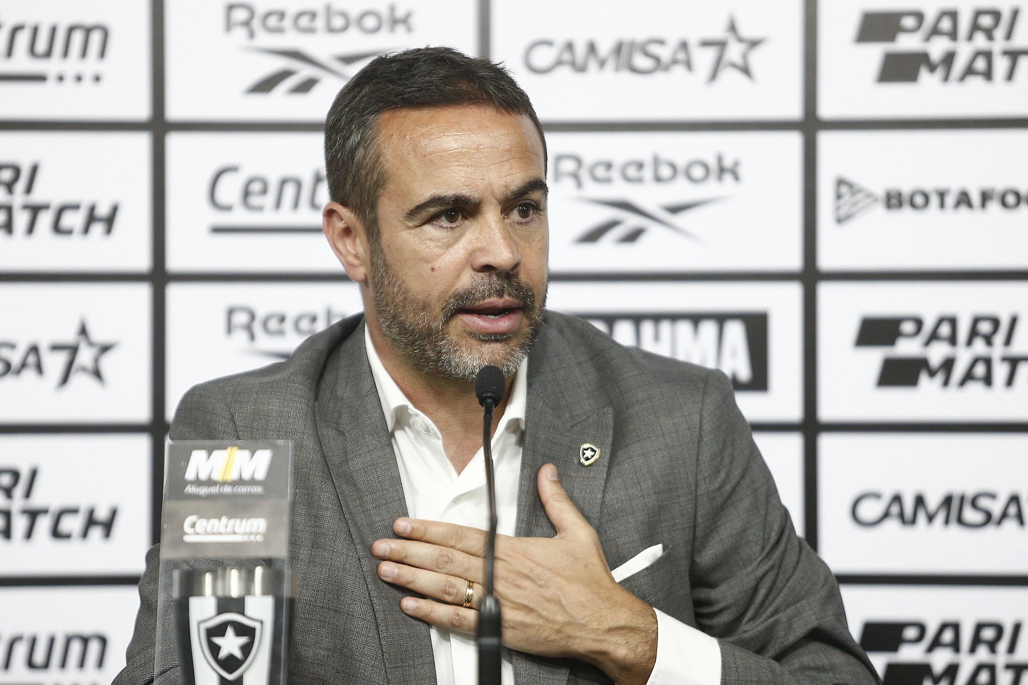 Entre a satisfa&ccedil;&atilde;o e o &lsquo;inaceit&aacute;vel&rsquo;, Artur Jorge avalia a estreia em derrota do Botafogo