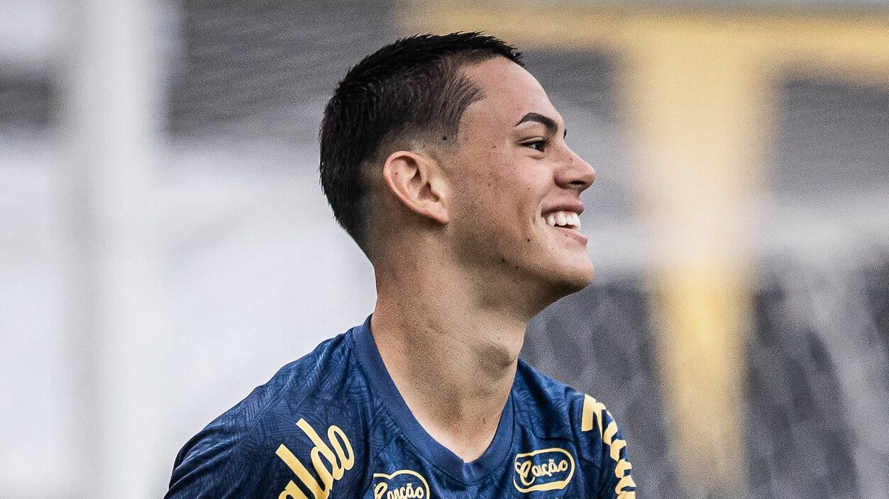 JP Chermont, Rodrigo Ferreira ou Hayner: quem ser&aacute; o lateral do Santos contra o Ava&iacute;?