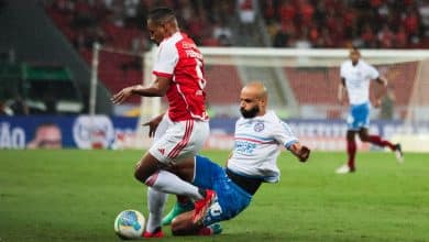 Internacional vira sobre o Bahia, larga com vit&oacute;ria no Brasileiro e espanta crise