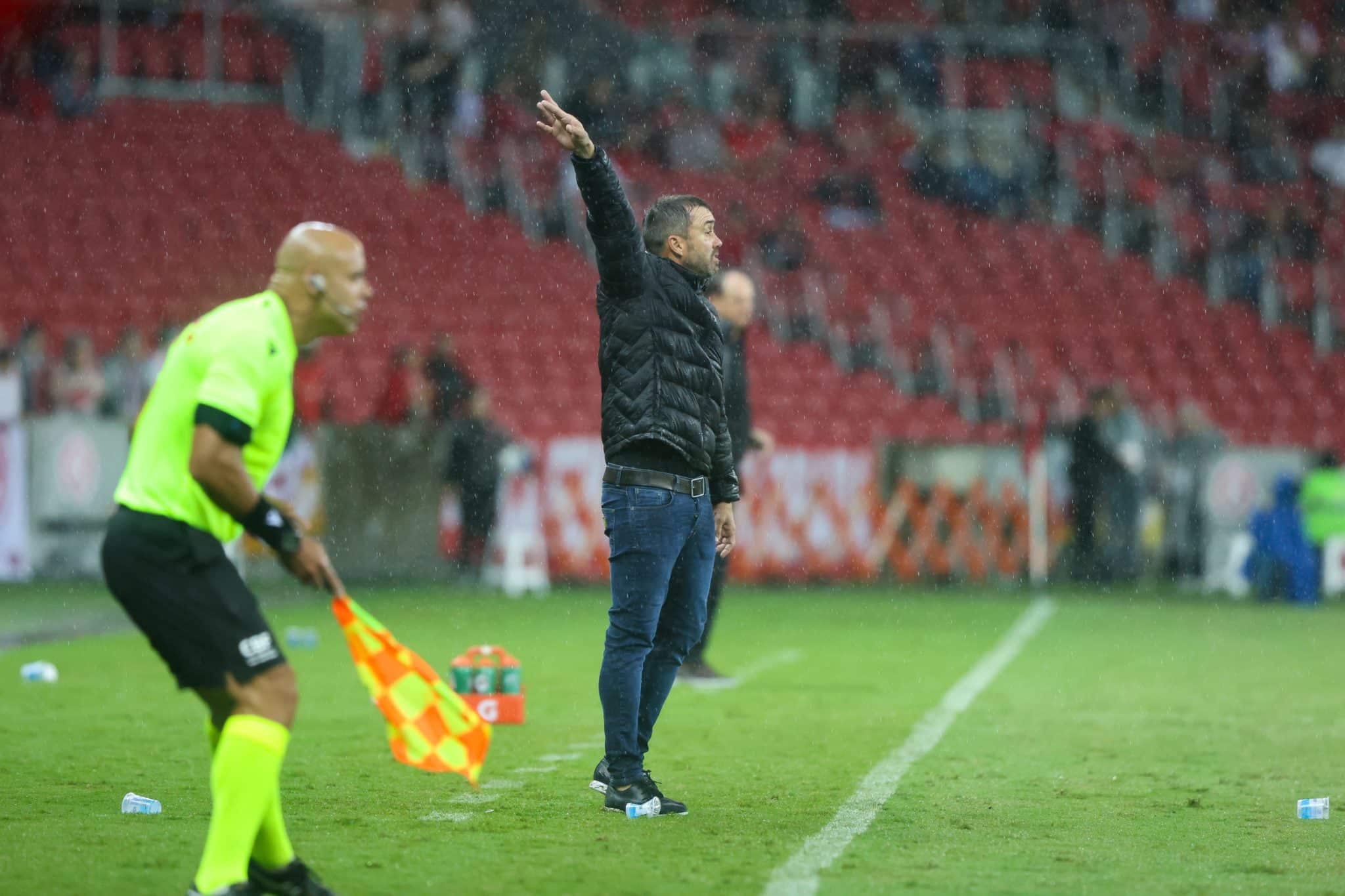 Aliviado, Coudet desabafa ap&oacute;s vit&oacute;ria do Internacional na estreia no Brasileiro