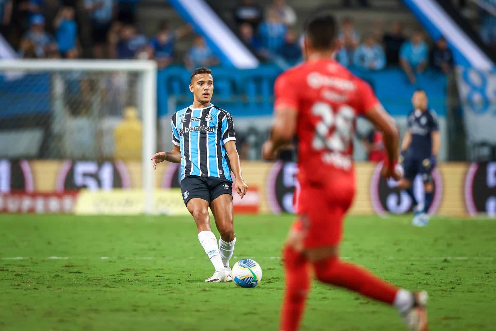 O Gr&ecirc;mio melhorou defensivamente contra o Athletico-PR, e duas pe&ccedil;as colaboraram para isso