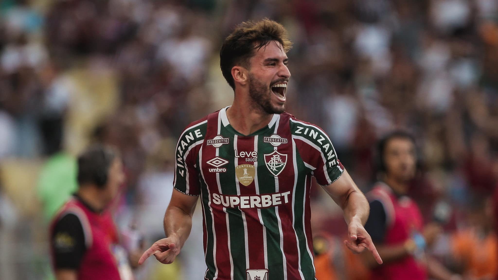 Antes contestado, Martinelli trilha caminho silencioso para a idolatria no Fluminense