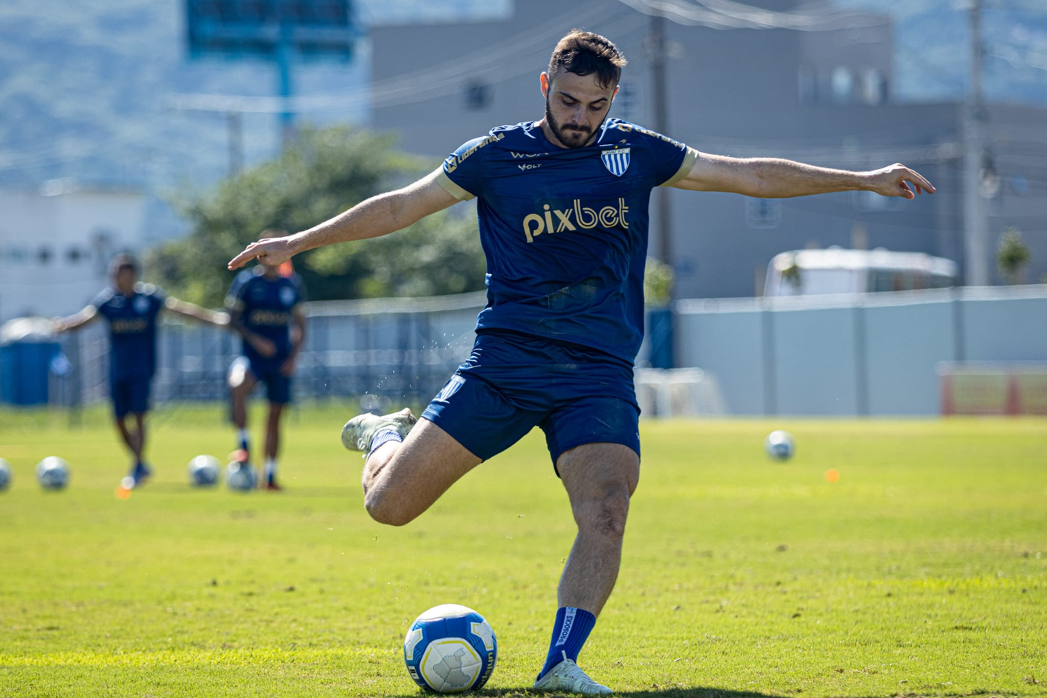 Poveda no Ava&iacute;