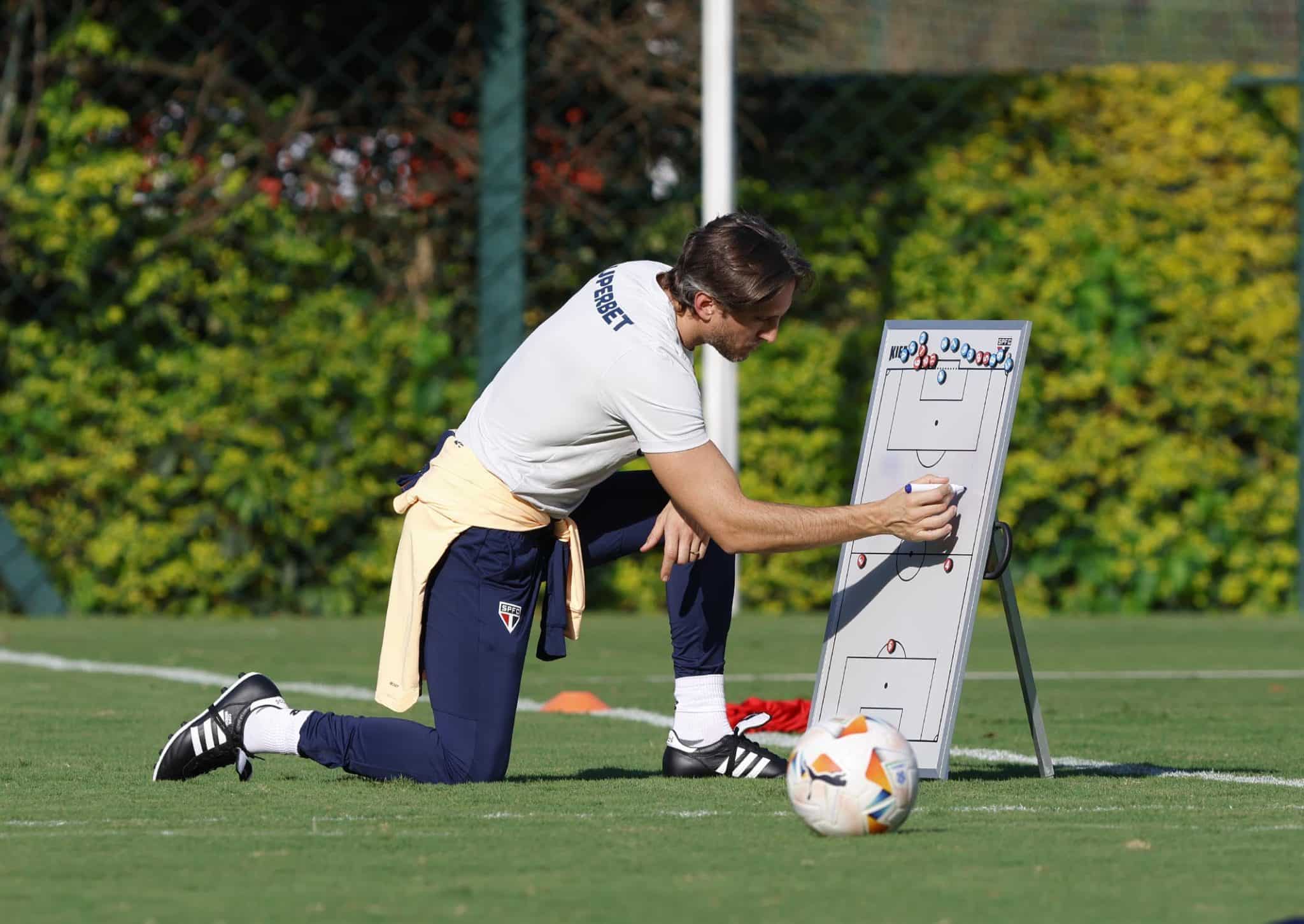 Zubeld&iacute;a inicia reconstru&ccedil;&atilde;o e estreia com miss&atilde;o de salvar temporada do S&atilde;o Paulo
