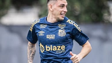 Em meio a problemas nas laterais, Escobar pode ser a novidade do Santos contra o Ava&iacute;
