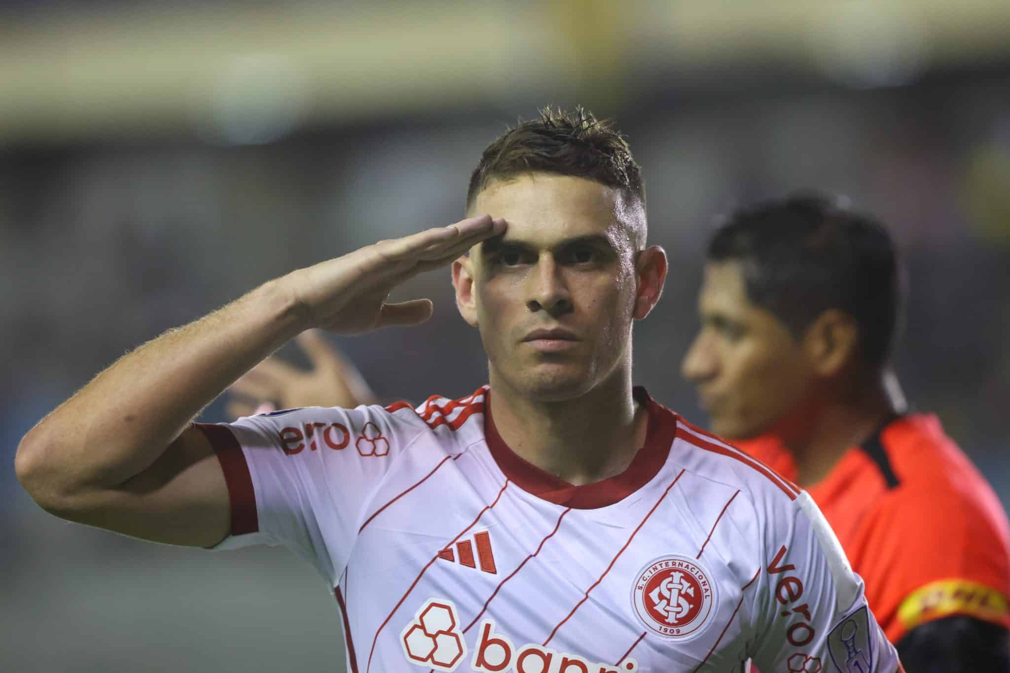 Borr&eacute; finalmente desencanta, e Internacional vence a primeira na Sul-Americana