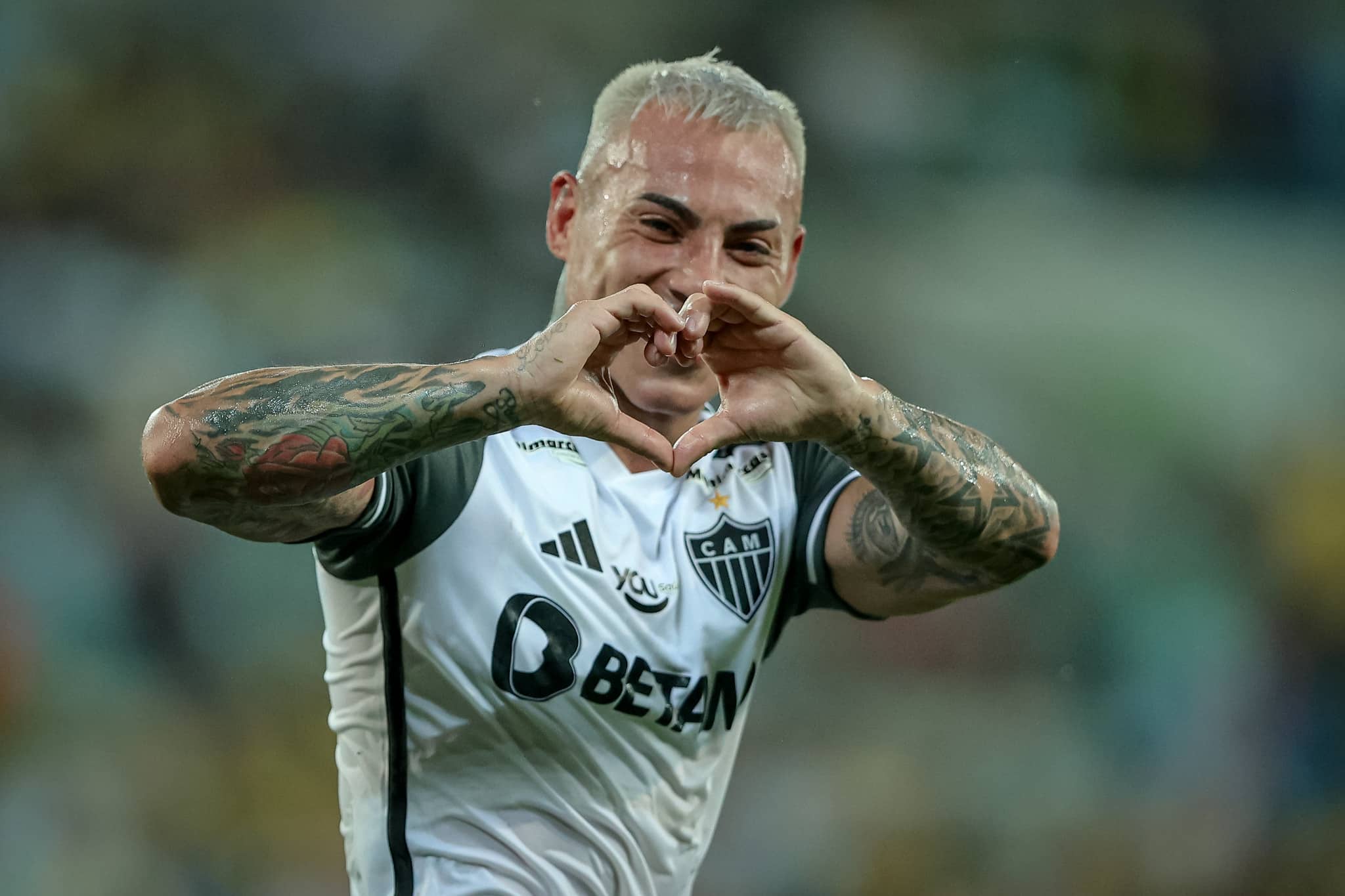 Com gol &agrave; l&aacute; Ronaldinho, Atl&eacute;tico-MG bate Cuiab&aacute; e vira l&iacute;der provis&oacute;rio do Brasileiro