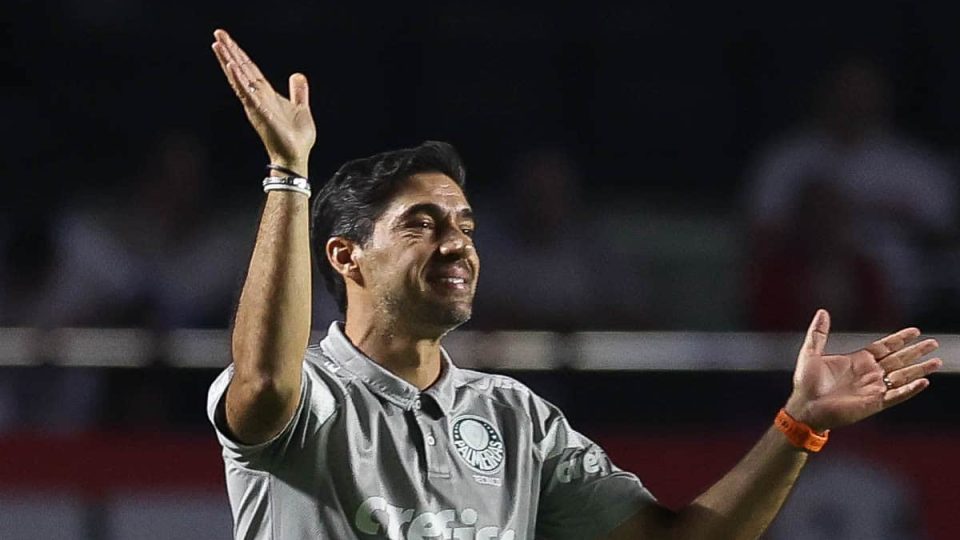 Abel exalta Estêvão, lamenta lances perdidos e encerra polêmica ao perdoar Belmonte