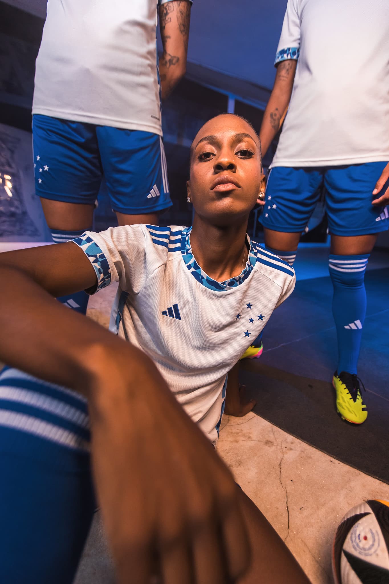 A Adidas tem sido elogiada pelos lan&ccedil;amentos de camisas do Cruzeiro, que ano ap&oacute;s ano est&atilde;o entre os mais bonitos da empresa alem&atilde;