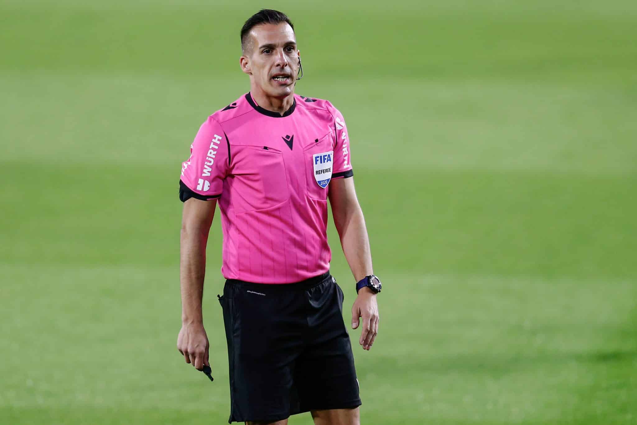 Ex-&aacute;rbitro faz acusa&ccedil;&otilde;es pesad&iacute;ssimas envolvendo o Barcelona